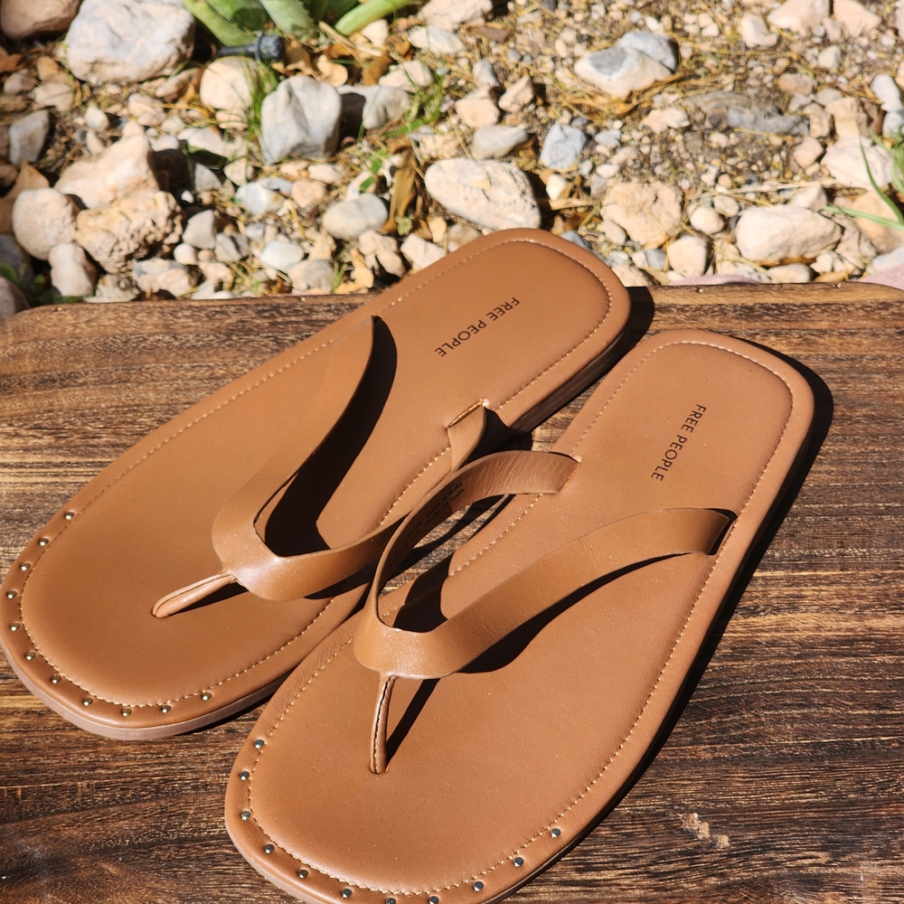 Free People Women's Cognac Brown Leather Studded Flip Flop Sandals Size 10 - Picture 3 of 9